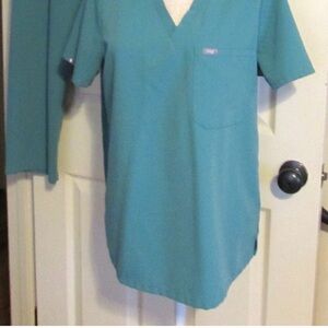 Teal figs top